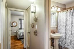 One Bedroom Plaza Condo in Historic Building - Image 5