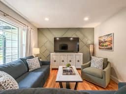 Overland Park Beauty! 3BD 2BA New Listing! - Image 3