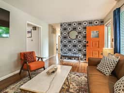 4 Bdrm Getaway with Hot Tub - Image 3