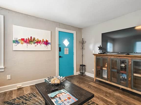 Heart of Westport! 1BR - Image 4