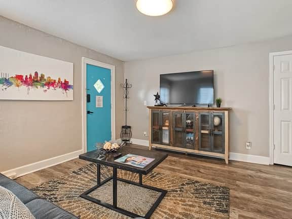 Heart of Westport! 1BR - Image 5