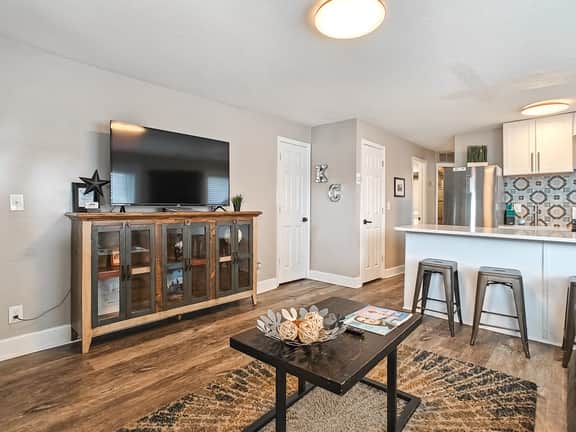 Heart of Westport! 1BR - Image 3