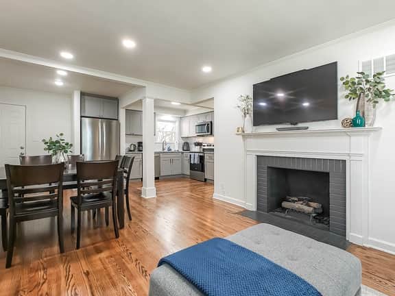 New Listing! 4 Bdrm Plaza Charmer! Pet Friendly! - Image 2