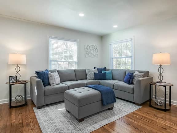 New Listing! 4 Bdrm Plaza Charmer! Pet Friendly! - Image 4