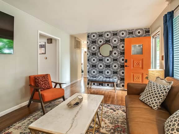 4 Bdrm Getaway with Hot Tub - Image 3