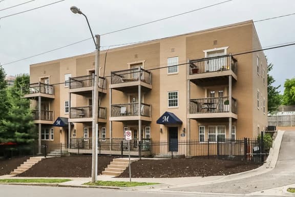 One Bedroom Plaza Condo in Historic Building - Image 1