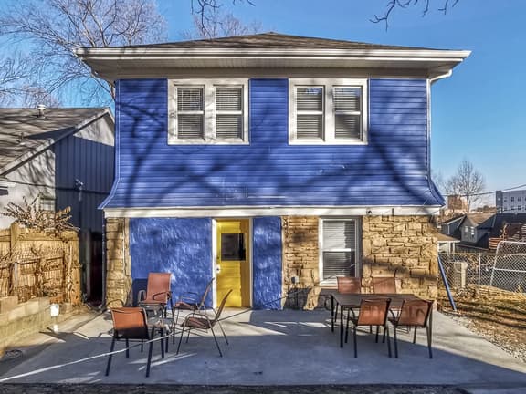 House w/ Excellent Locale. Beautifully remodeled! - Image 1