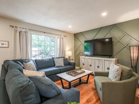 Overland Park Beauty! 3BD 2BA New Listing! - Image 1